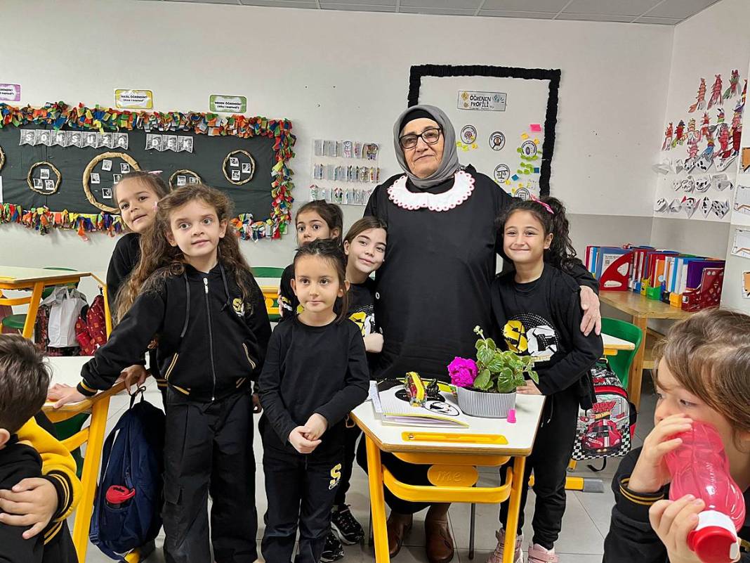 'Kız çocukları okumaz' diyerek okula gönderilmedi: 81 yaşında okuma yazma öğrendi! O andan sonra karar verdi 6